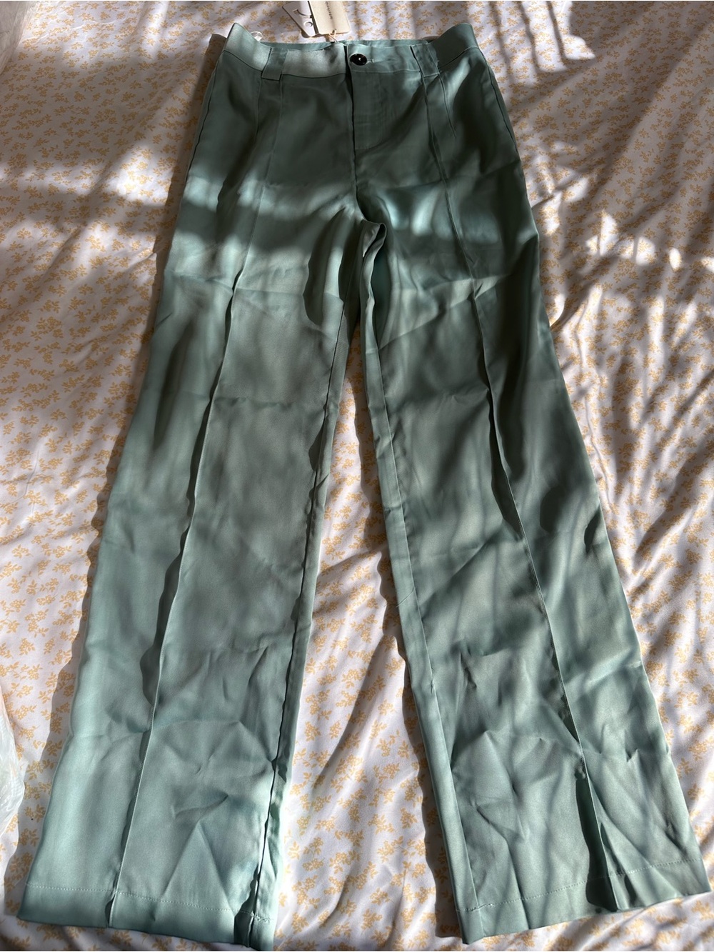 Wide-Leg High-Rise Pants in Sage Green
